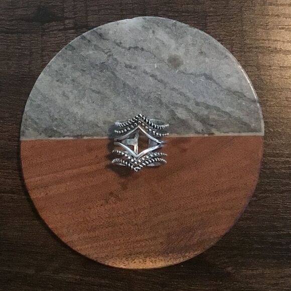 Chevron ring  - Picture 2 of 5